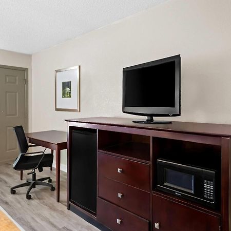 Days Inn By Wyndham Petersburg/South Fort Lee Εξωτερικό φωτογραφία