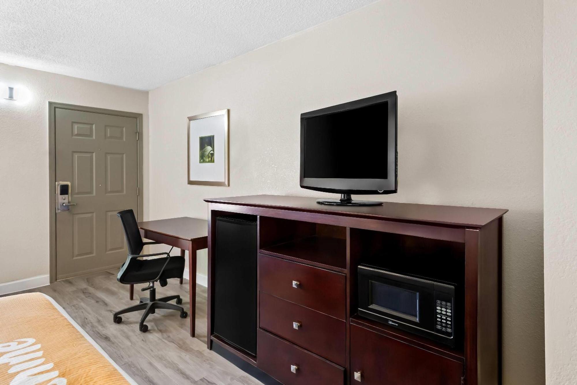 Days Inn By Wyndham Petersburg/South Fort Lee Εξωτερικό φωτογραφία