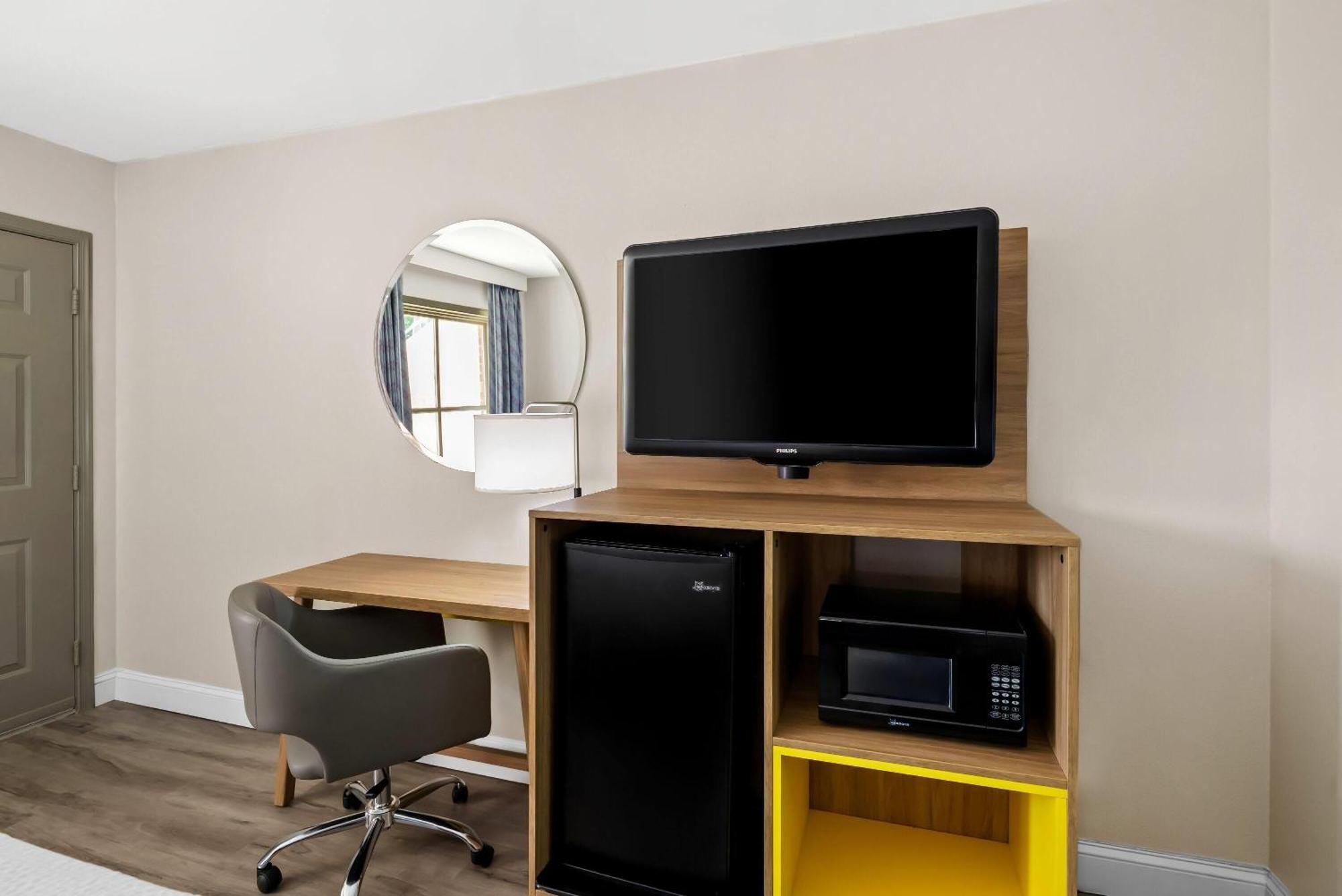 Days Inn By Wyndham Petersburg/South Fort Lee Εξωτερικό φωτογραφία