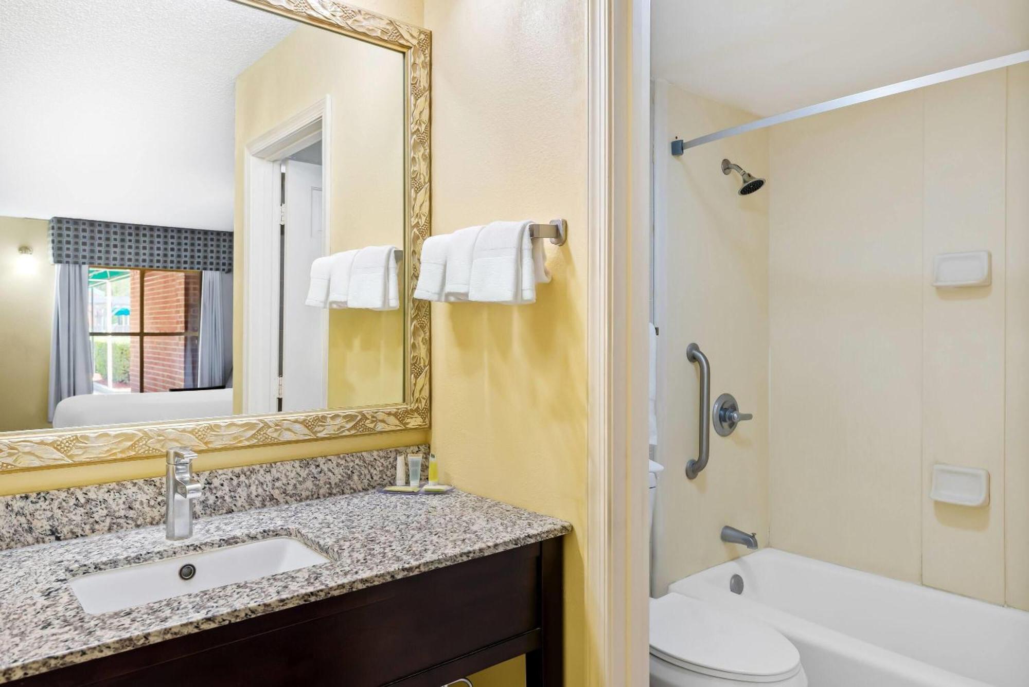 Days Inn By Wyndham Petersburg/South Fort Lee Εξωτερικό φωτογραφία