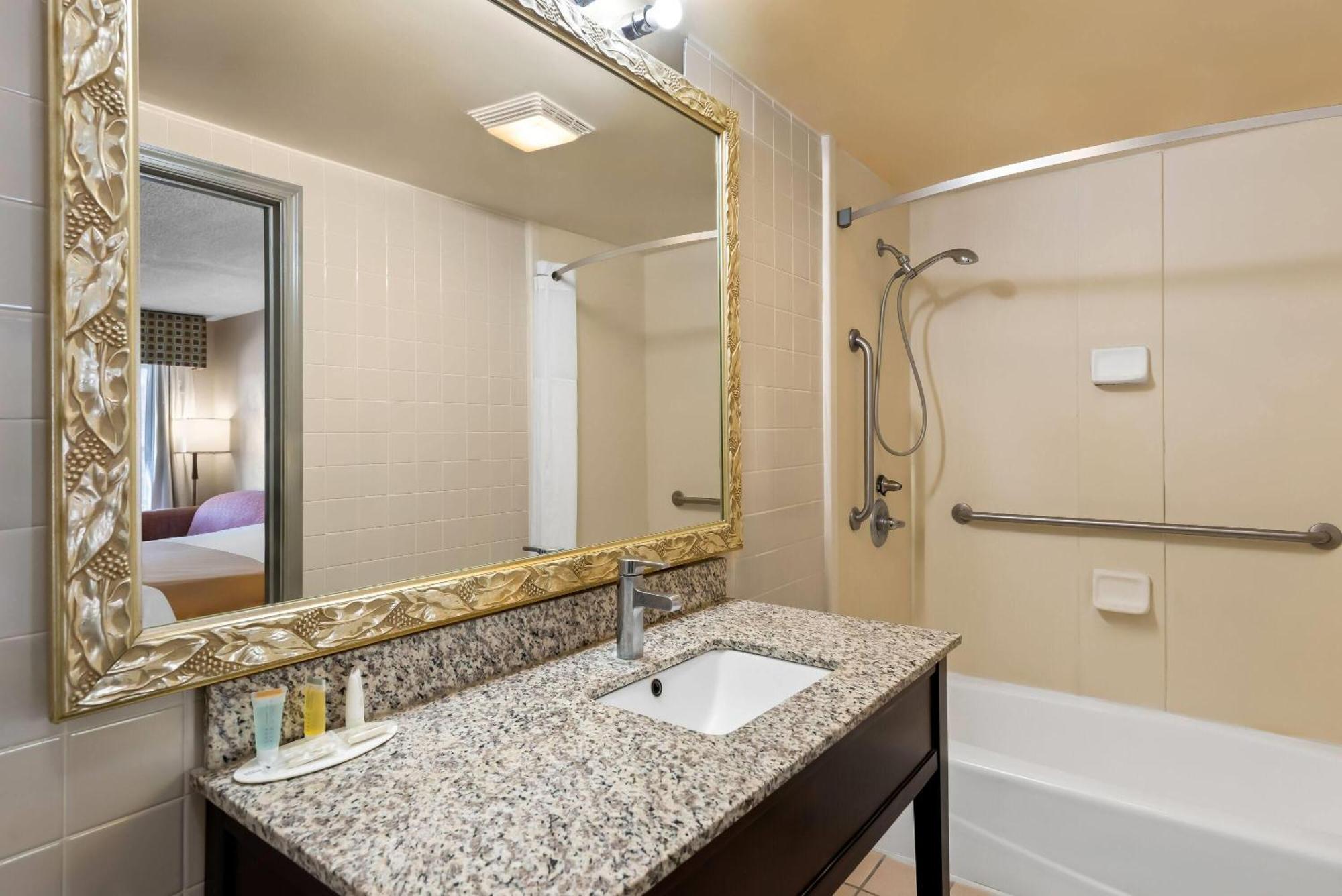 Days Inn By Wyndham Petersburg/South Fort Lee Εξωτερικό φωτογραφία