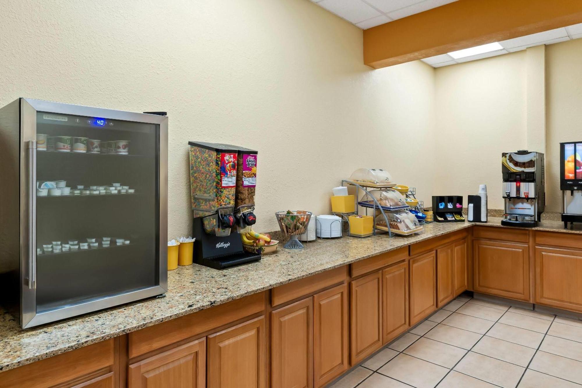 Days Inn By Wyndham Petersburg/South Fort Lee Εξωτερικό φωτογραφία