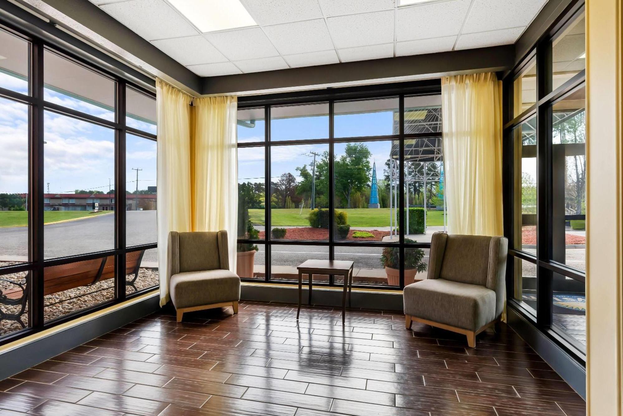 Days Inn By Wyndham Petersburg/South Fort Lee Εξωτερικό φωτογραφία