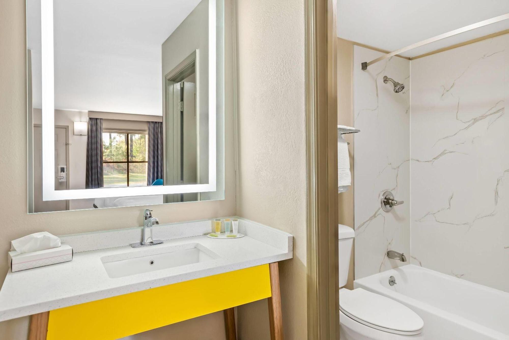 Days Inn By Wyndham Petersburg/South Fort Lee Εξωτερικό φωτογραφία
