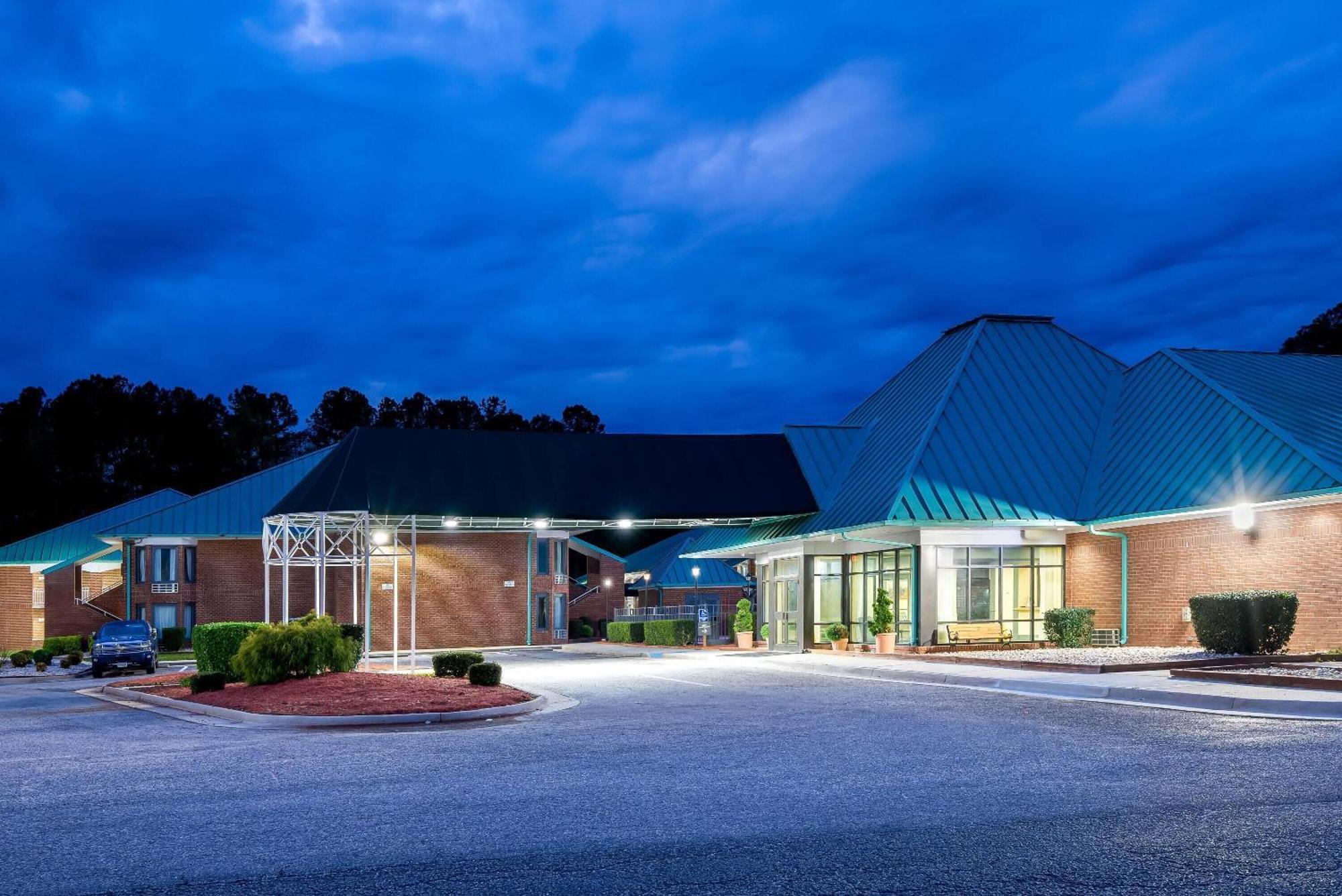 Days Inn By Wyndham Petersburg/South Fort Lee Εξωτερικό φωτογραφία