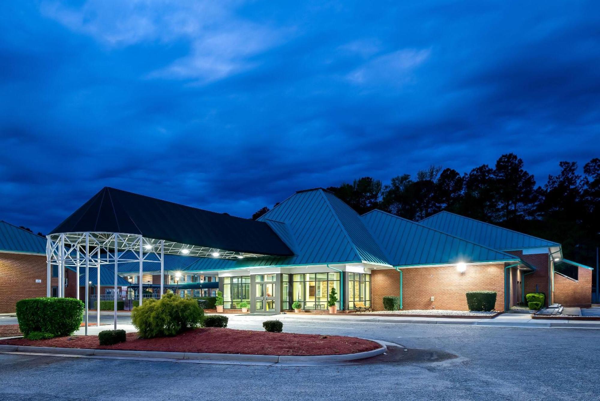 Days Inn By Wyndham Petersburg/South Fort Lee Εξωτερικό φωτογραφία