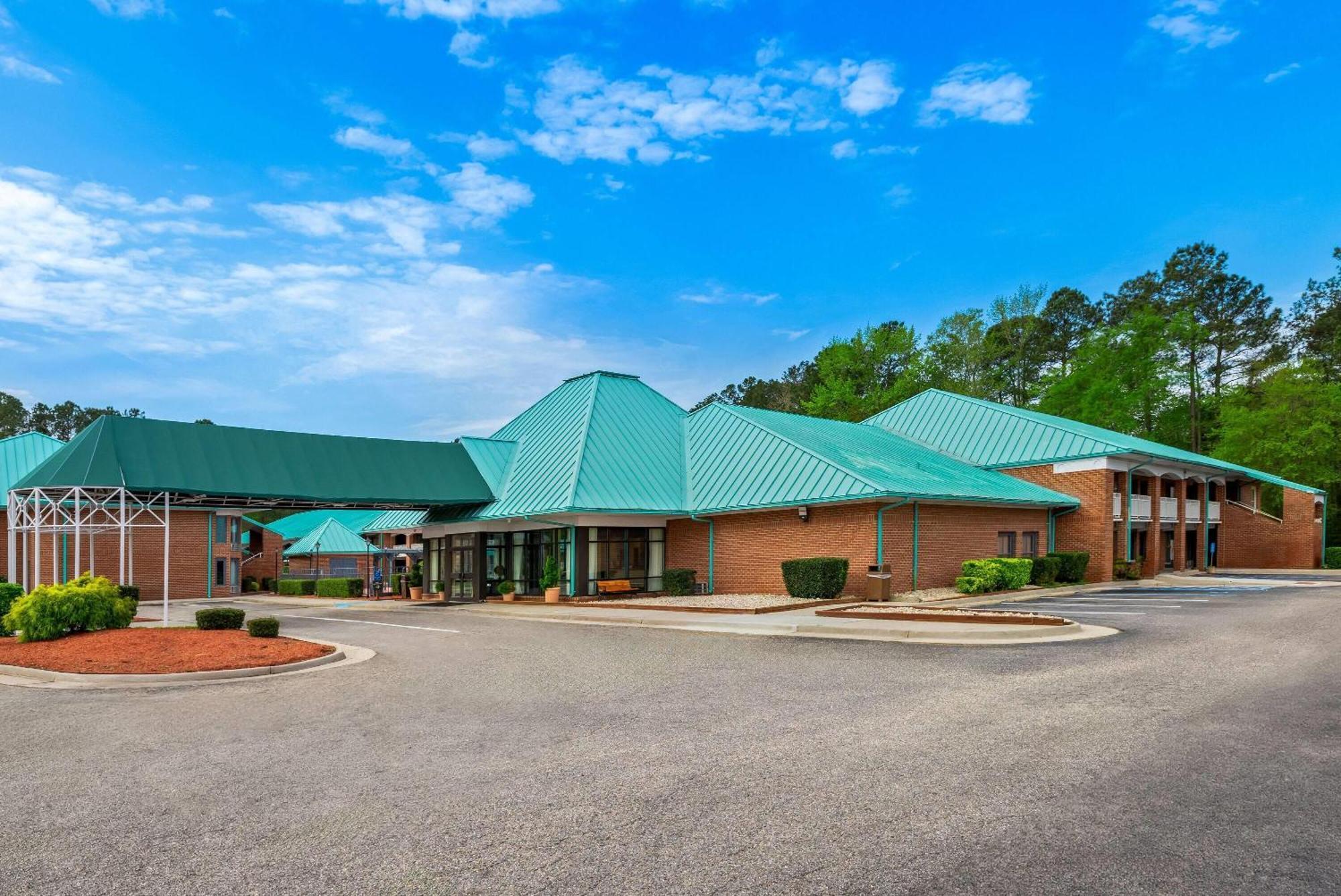 Days Inn By Wyndham Petersburg/South Fort Lee Εξωτερικό φωτογραφία